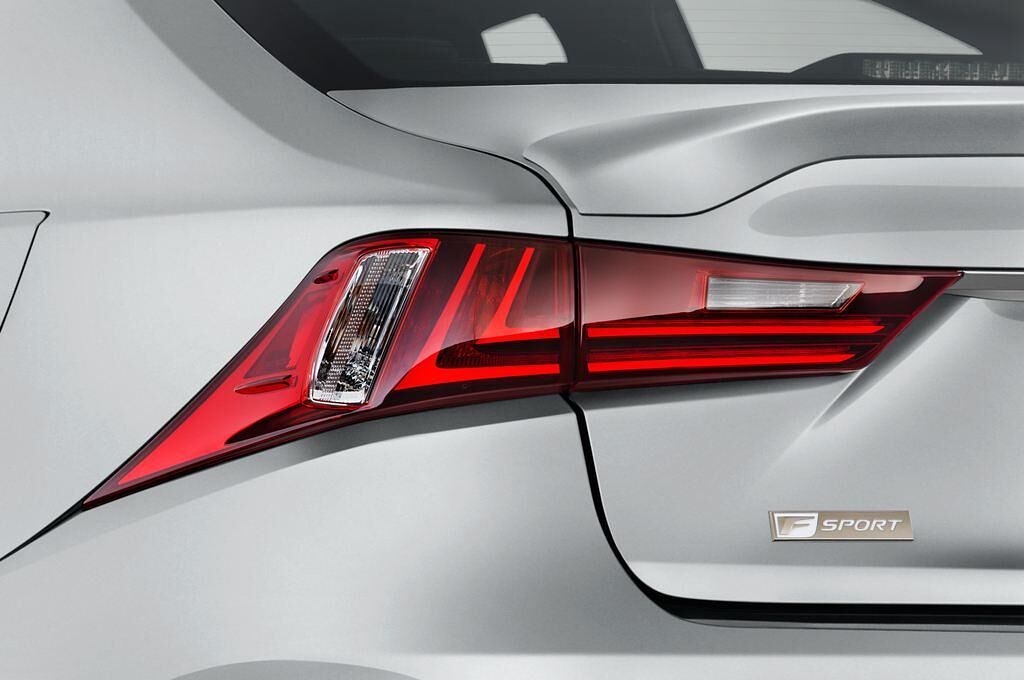 Lexus IS (Baujahr 2016) - 4 Türen Rücklicht