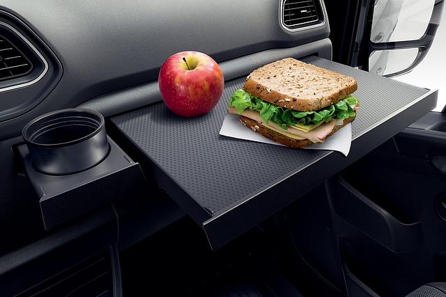Klapptische gehören bei einem Nutzfahrzeug fast schon zum guten Ton