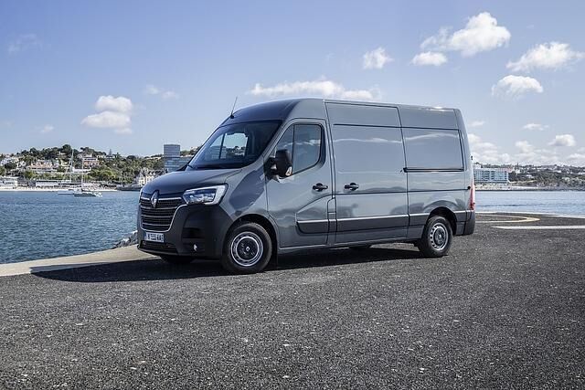 Leer wiegt der Renault Master fast zwei Tonnen