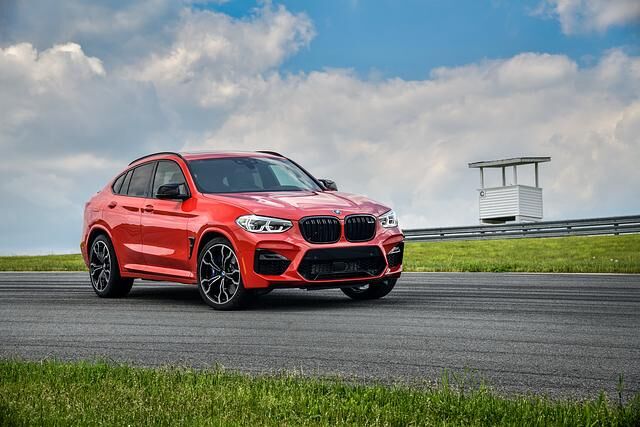 Mit den neuen M-Modellen von X3 und X4 legt BMW zwei veritable Hochbein-Dynamiker auf