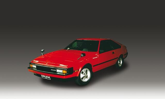 In angedeuteter Keilform mit Klappscheinwerfern trat der 125 kW/170 PS starke Supra gegen Porsche 944 oder Mitsubishi Starion an