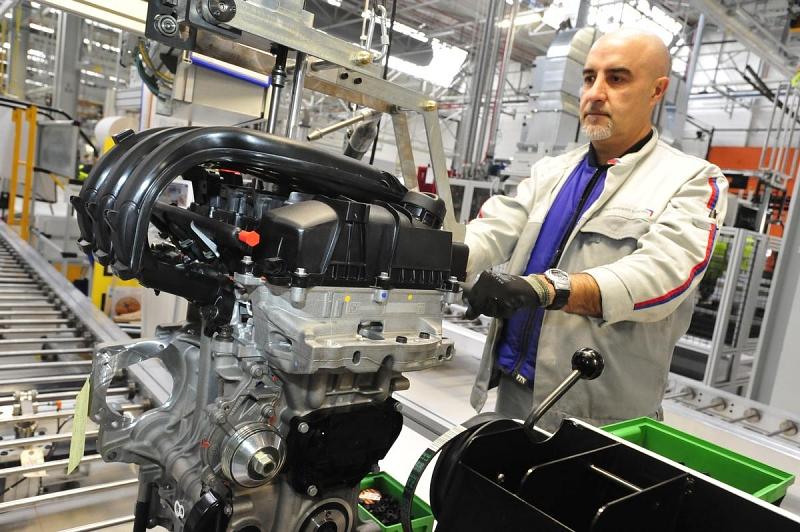 Citroen-3-Zylinder in der Motorfertigung im Werk Trémery