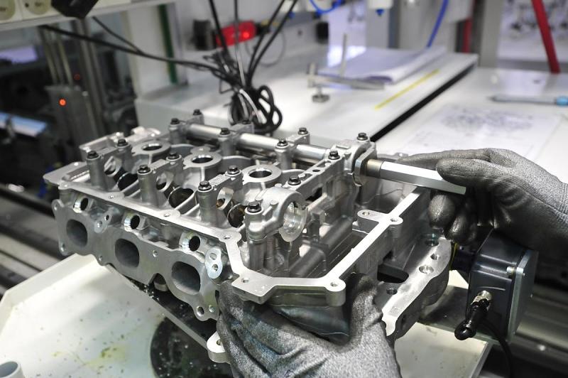 Citroen-3-Zylinder in der Motorfertigung im Werk Trémery