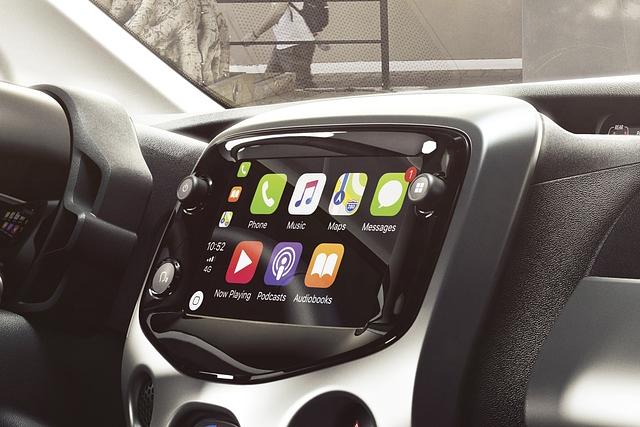 Über den Touchscreen des Infotainmentsystems lassen sich Smartphone-Inhalte spiegeln
