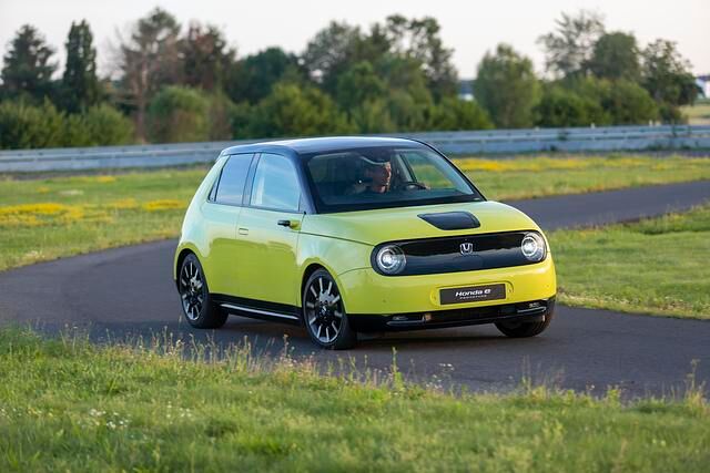 Der Honda e punktet auch mit High-Tech