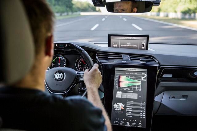 Bei etwa 70 km/h kommt der zweite Gang zum Einsatz