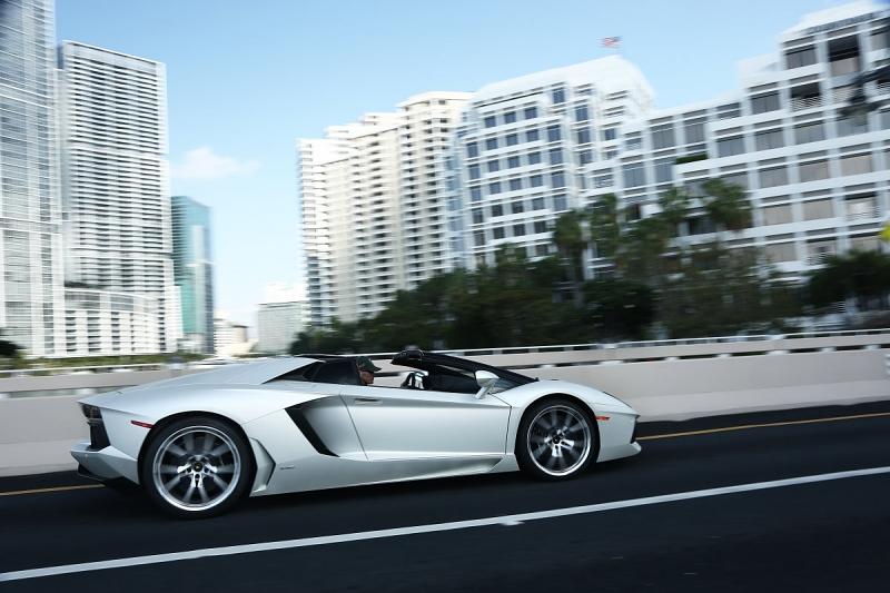 Lamborghini Aventador Roadster LP 700-4
