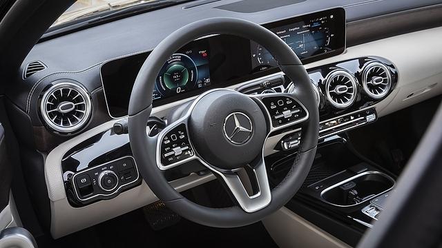 Das Cockpit entspricht dem der A-Klasse