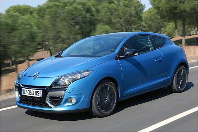 Ebenfalls betroffen von Optikänderungen und Motorenwechsel ist das dreitürige Mégane Coupé