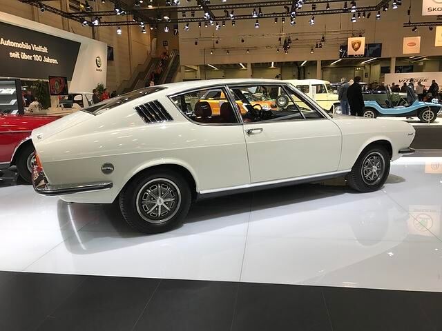 Das Audi-Marketing ermittelt, dass drei Viertel der Coupé-Kaufinteressenten den exklusivsten Audi 100 als zu teuer bewerten