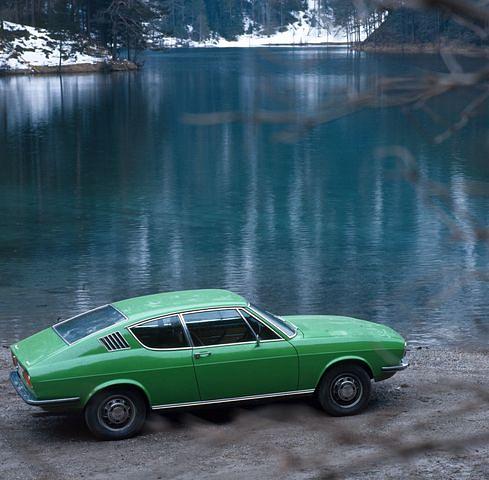 Während die Fahrzeuglänge um 19 Zentimeter kürzer ausfällt als bei der 100-Limousine wachsen Fahrzeugbreite und Spurweite des Coupés um zwei Zentimeter
