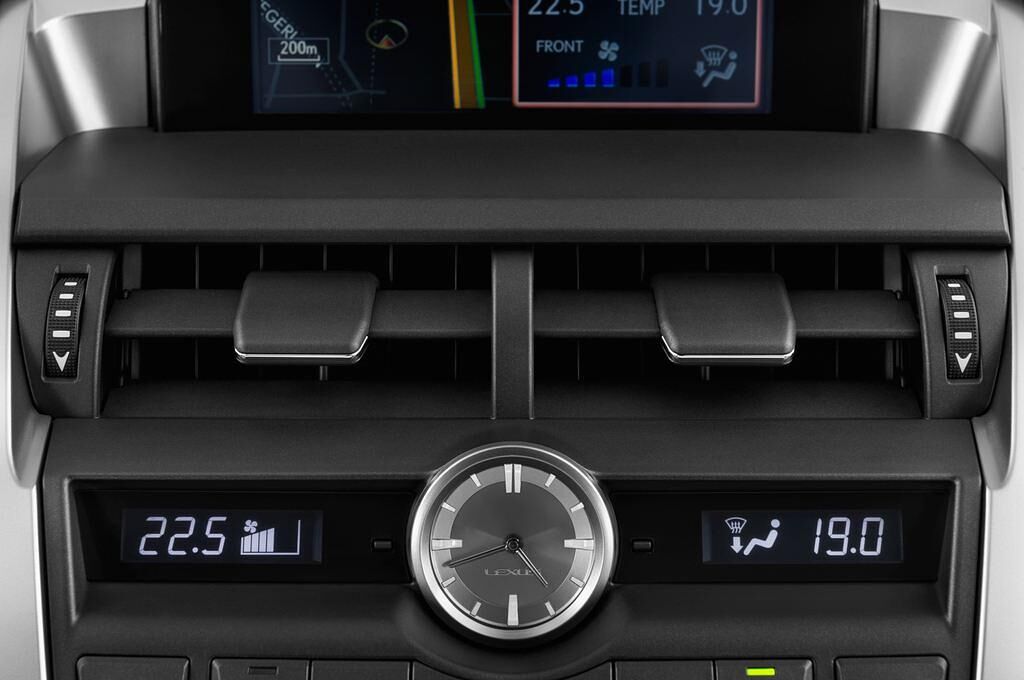 Lexus NX (Baujahr 2015) 300H E-Four F Sport 5 Türen Lüftung