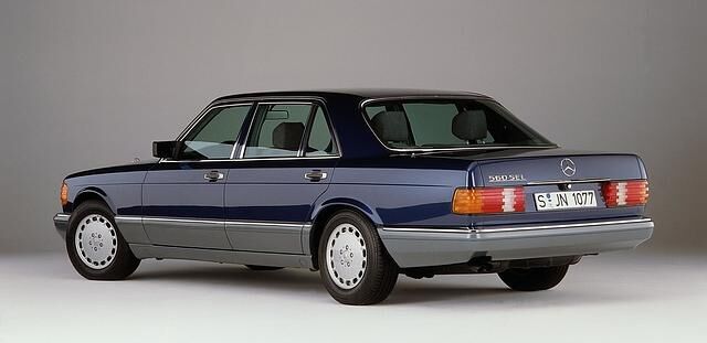 1985 wird das neue Spitzenmodell 560 SEL eingeführt