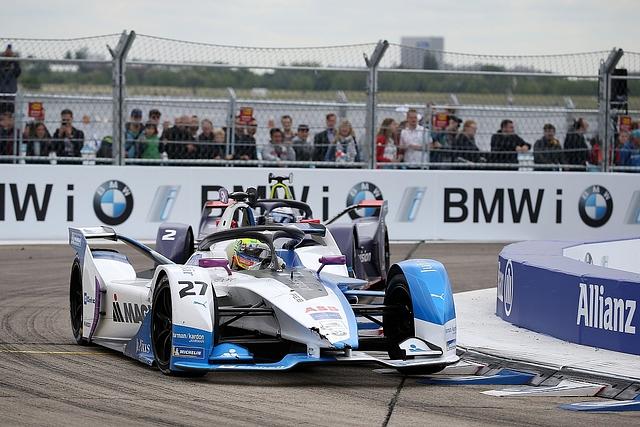 Beim BMW-Antriebsstrang kümmern sich die Spezialisten aus der Serie um den gesamten Hochvolt-Bereich