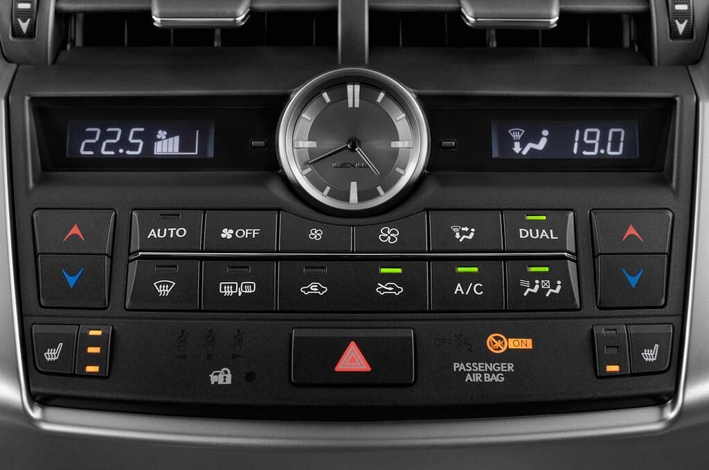 Lexus NX (Baujahr 2015) 300H E-Four F Sport 5 Türen Temperatur und Klimaanlage