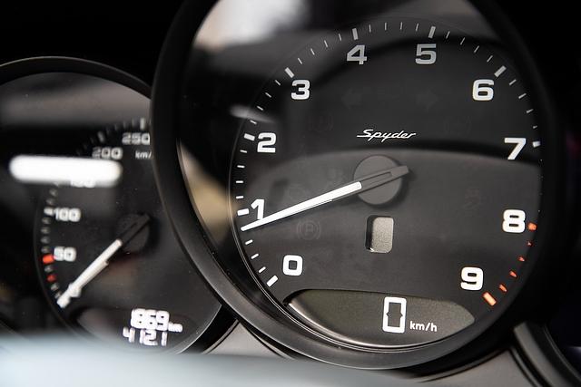 Jubel: Der Sechszylinder-Boxermotor dreht bis 8.000 U/min