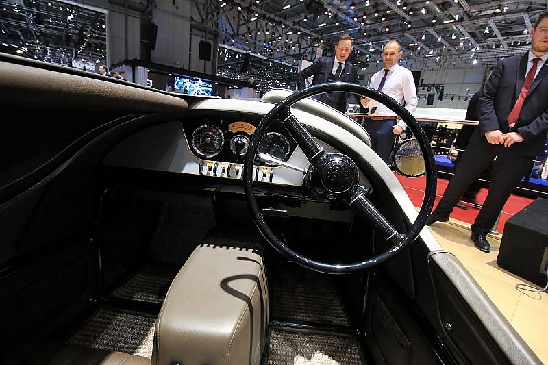 Cooles puristisches Cockpit