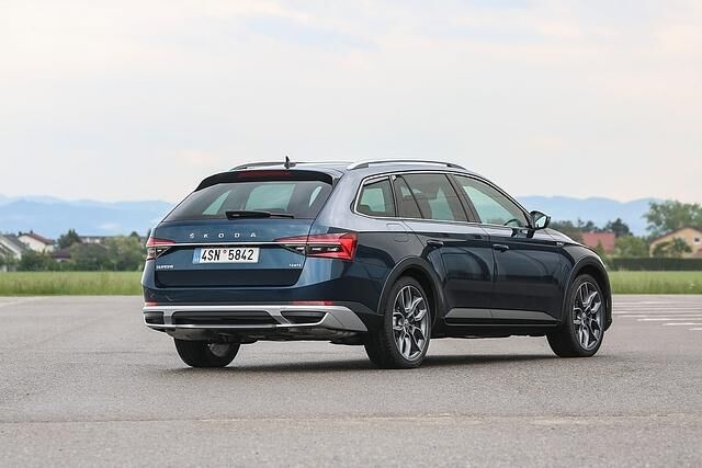 Der Skoda Superb Scout wiegt 1.667 Kilogramm