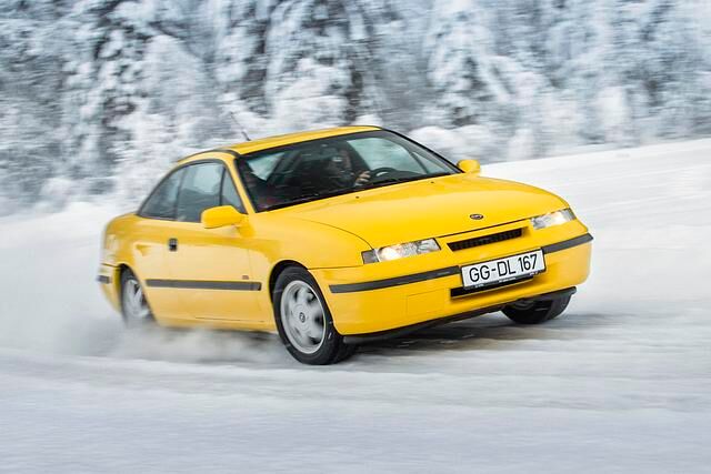 Der 4,49 Meter lange Opel Calibra war ein Hingucker mit klassischen Zutaten wie gestreckter Motorhaube, niedriger Dachlinie und schnell aussehendem Schrägheck