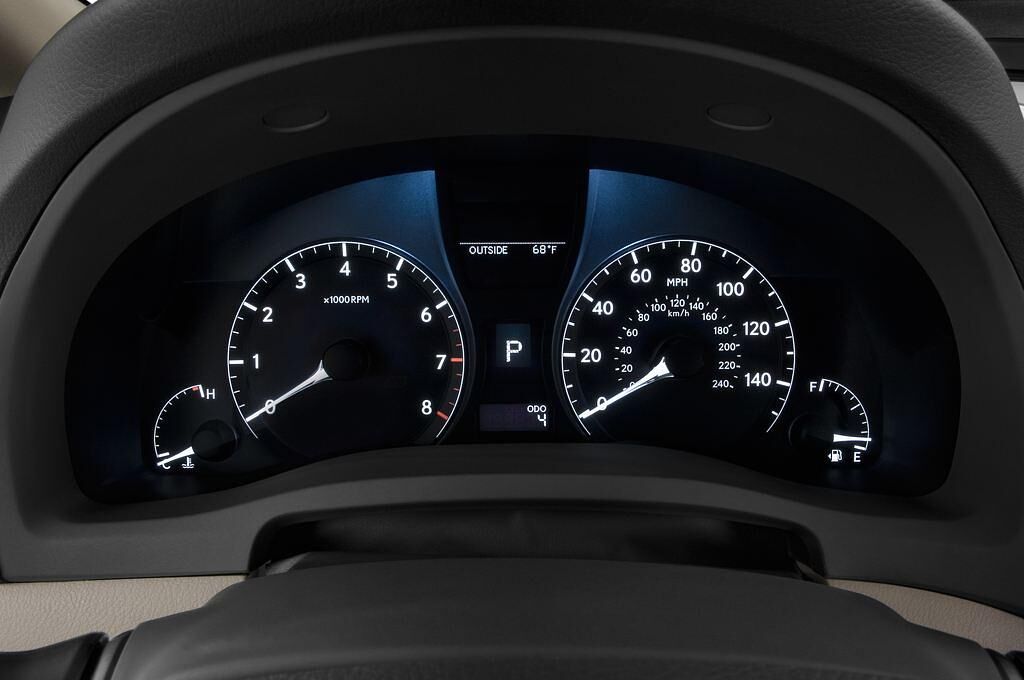 Lexus RX (Baujahr 2010) Executive Line 5 Türen Tacho und Fahrerinstrumente