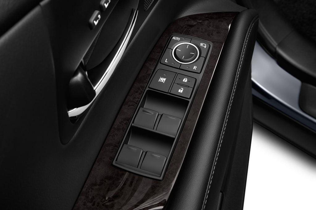 Lexus RX (Baujahr 2012) Executive Line 5 Türen Bedienungselemente Tür