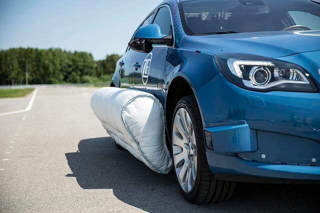 Im Fahrzeugschweller ist der Airbag untergebracht