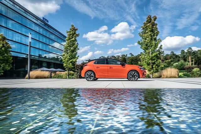 Der elektrische Corsa unterscheidet sich nur geringfügig vom konventionellen