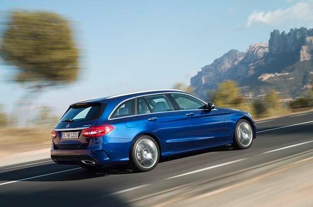 Wem die 480 Liter Gepäckvolumen der Limousine nicht reichen, sollte die C-Klasse als geräumiges T-Modell kaufen
