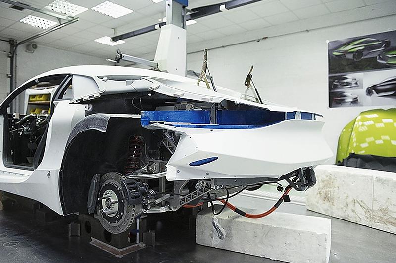 Der DS E-Tense hat 296 kW / 402 PS