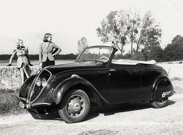 Auch der 1938 im avantgardistischen Stromliniendesign lancierte Peugeot 202 ließ viele Konkurrenten wie Opel Kadett oder Ford Taunus alt aussehen