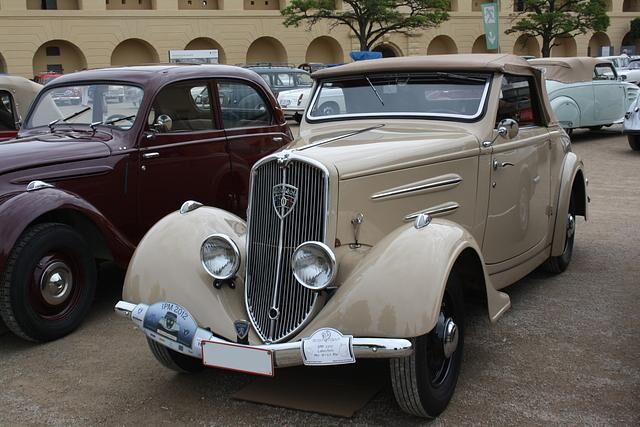 Den 201 gab es auch als Cabriolet