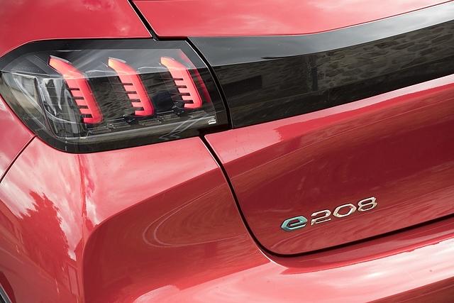 Peugeot e-208