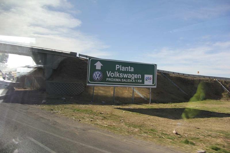 VW feiert seinen 100. Standort weltweit.