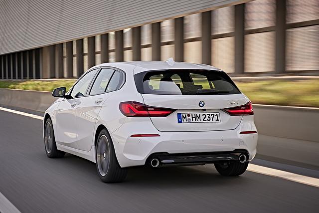 Optisch hat sich der BMW 1er deutlich verändert. Auffällig ist die höher bauende Karosserie