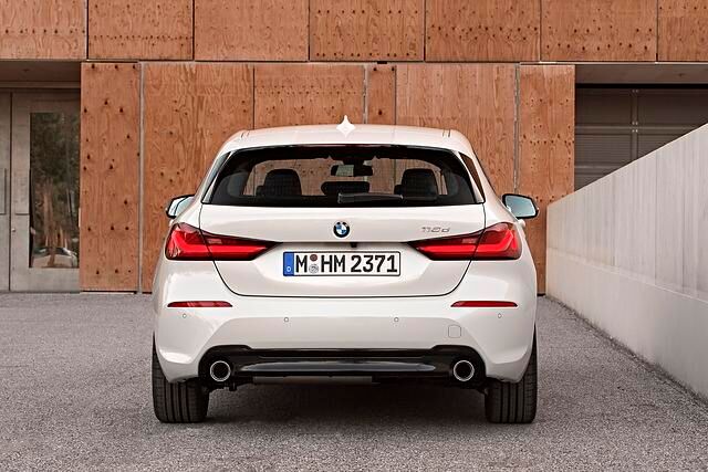 Die Rückleuchten des BMW 1er sind zweigeteilt