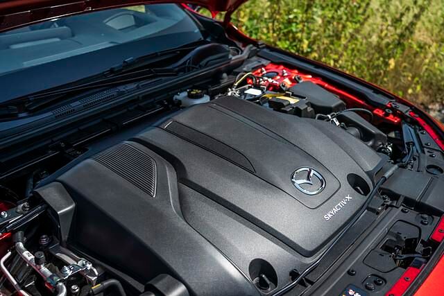 Der Benziner Skyactiv-X kann den Treibstoff in ähnlicher Weise wie bei einem Dieselmotor verbrennen