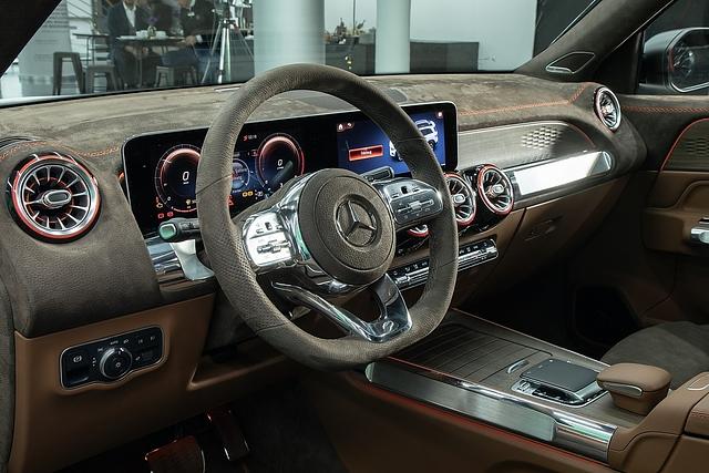 Das Cockpit des Mercedes GLB Concept 2019
