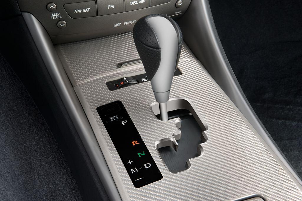 Lexus IS (Baujahr 2010) F Sedan 4 Türen Schalthebel