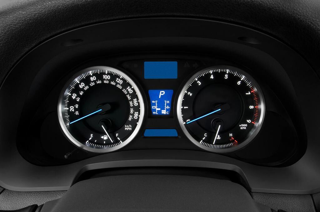 Lexus IS (Baujahr 2010) F Sedan 4 Türen Tacho und Fahrerinstrumente