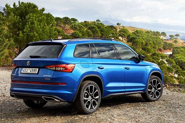 Die Auspuffendrohre deuten an, dass sportliche Talente im Kodiaq RS schlummern