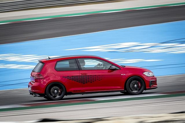 Die Abmessungen bleiben zum Vorgänger fast identisch (Bild: VW Golf GTI TCR)