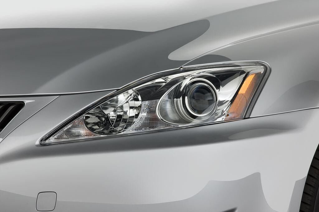 Lexus IS (Baujahr 2010) IS 250 4 Türen Scheinwerfer