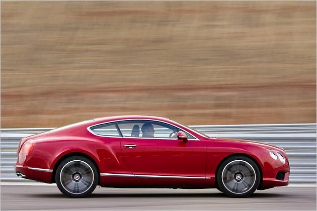 Wie es der Name schon verrät, steckt anstelle des üblichen W12-Triebwerks ein V8-Motor unter der edlen Haube