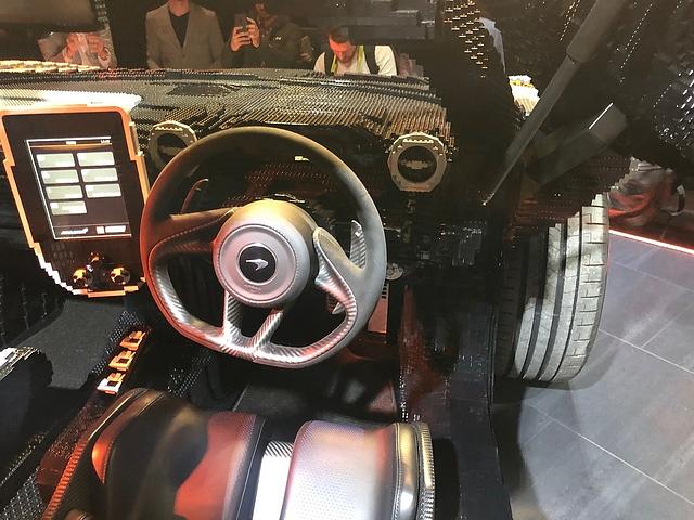 McLaren Senna aus Legosteinen