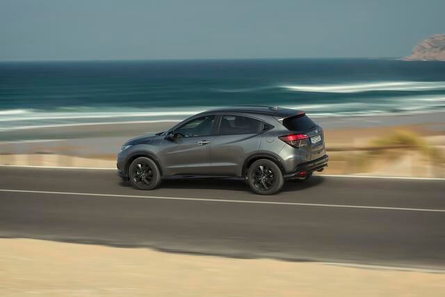 Serienmäßig steht der Honda HR-V Sport auf schwarzen 18-Zoll-Rädern