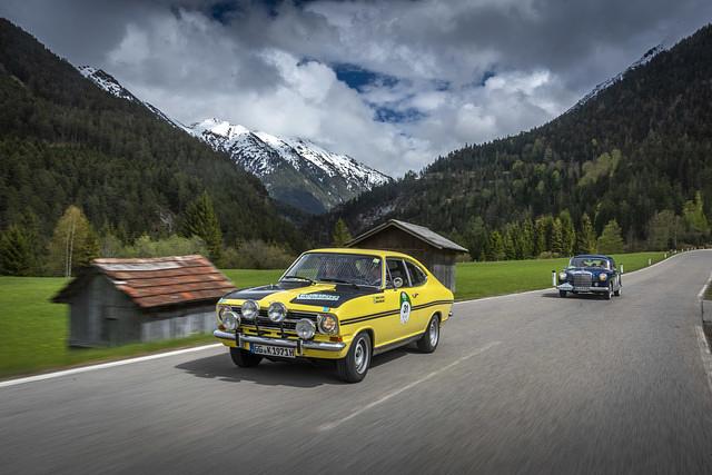 Für Nostalgie-Atmosphäre auf der Oldtimer-Rallye ist  gesorgt