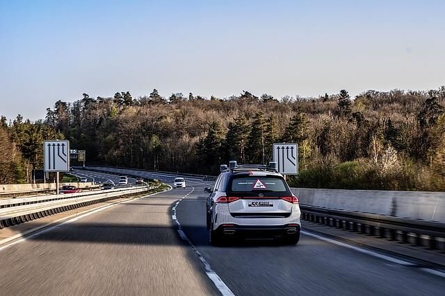 Der Mercedes ESF 2019 nutzt die Sensoren, die für das autonome Fahren nötig sind