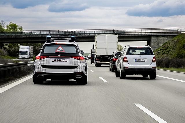 Der nachfolgende Verkehr wird gewarnt