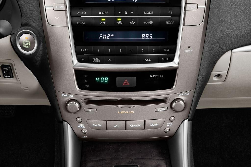 Lexus IS (Baujahr 2011) Luxury Line 4 Türen Radio und Infotainmentsystem