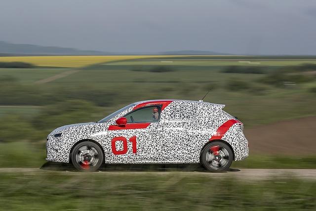 Zunächst gibt es beim Corsa F nur Dreizylinderbenziner